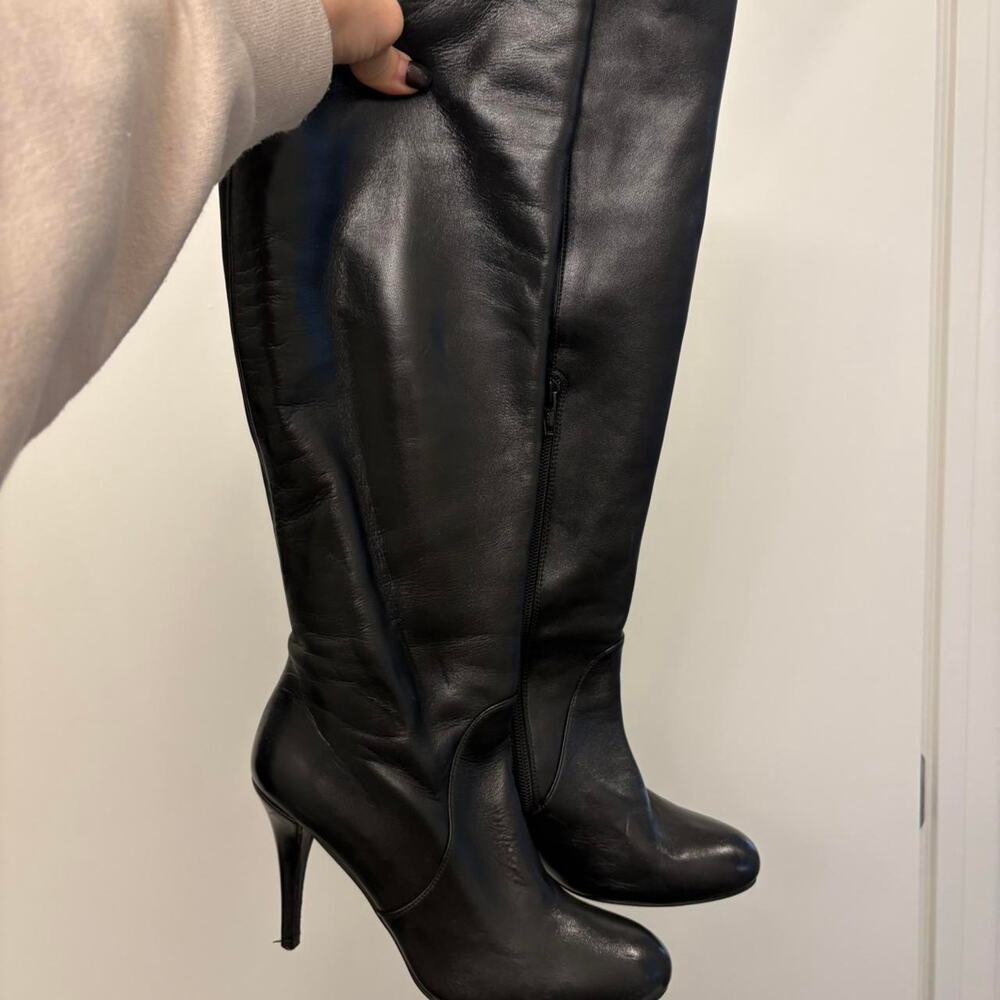 Stuart Weitzman 6.5 leather knee high boots